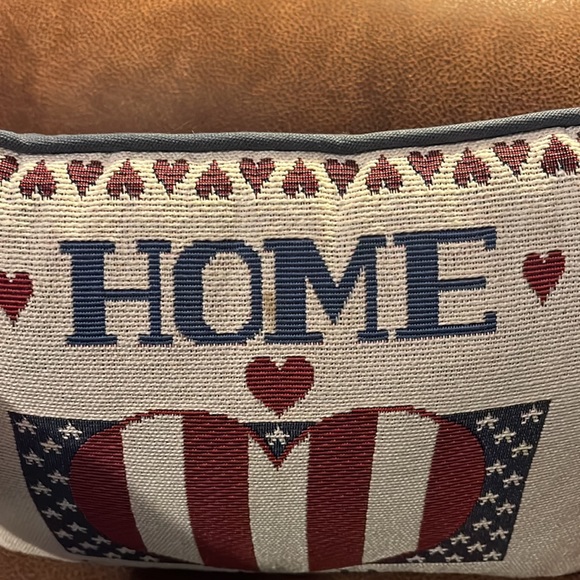 🌻 5/$15 Home Sweet Home accent pillow - Picture 4 of 5